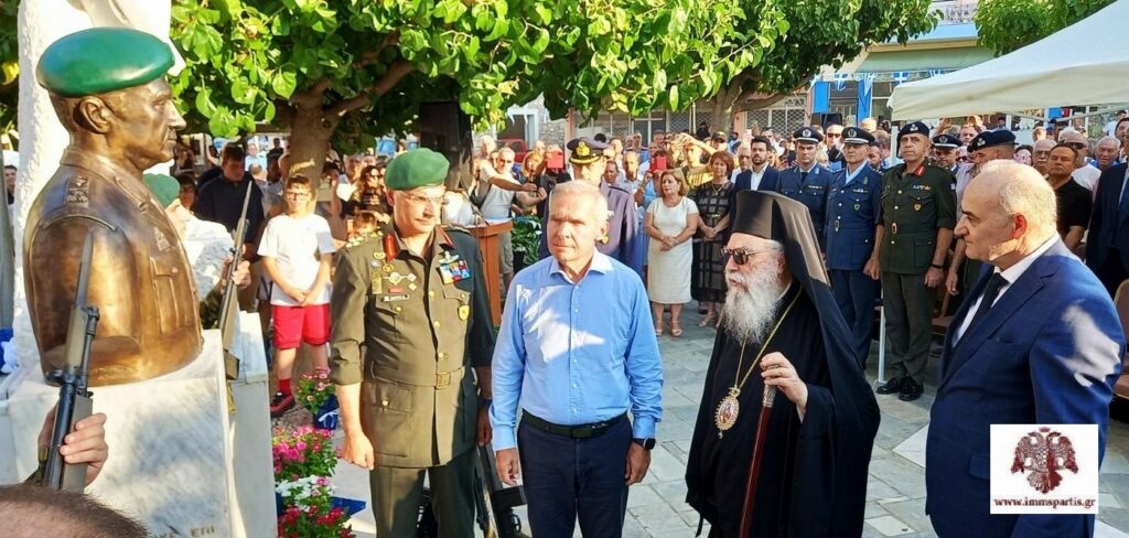 Ο-Σπάρτης-Ευστάθιος-στα-αποκαλυπτήρια-της-προτομής-του-ήρωα-Ηλία-Γλεντζέ