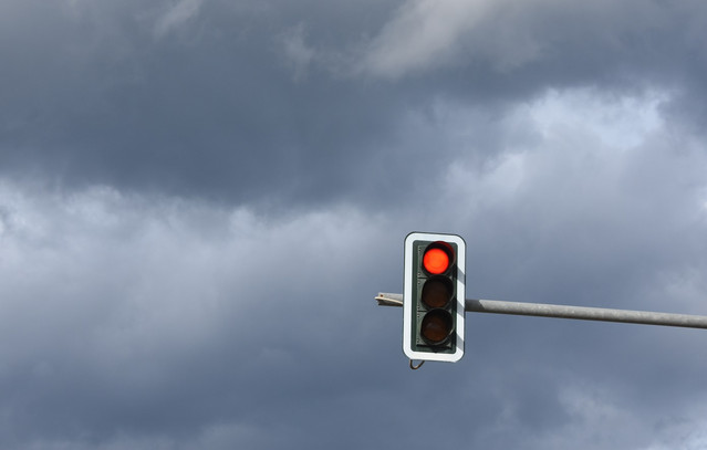 Συνελήφθη-20χρονος-οδηγός-μηχανής-που-παραβίασε-10-κόκκινα-φανάρια-στην-Τσιμισκή