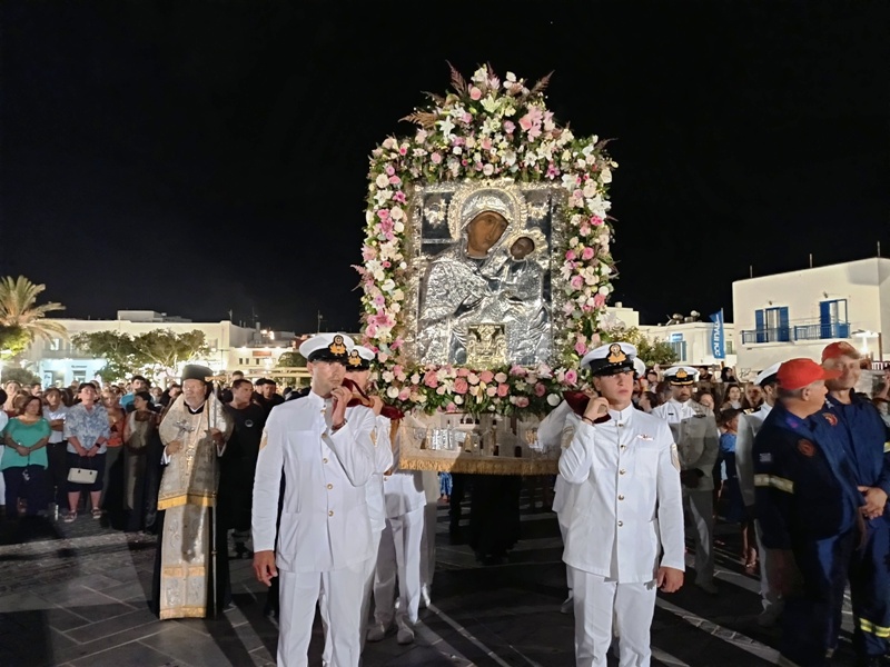 Η-Λιτάνευση-της-Εικόνας-της-Εκατονταπυλιανής-στην-Πάρο