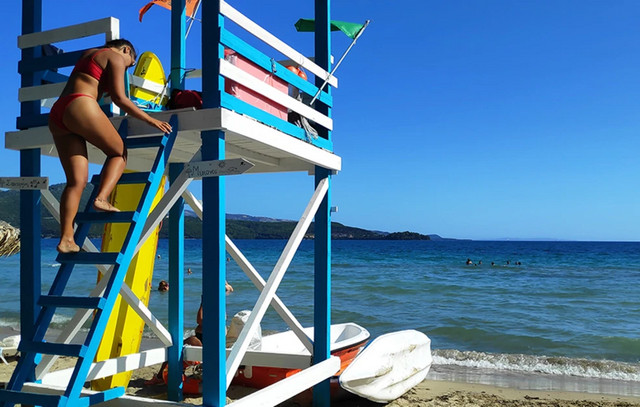 Διάσωση-δίχρονης-από-ναυαγοσώστριες-σε-παραλία-της-Αλεξανδρούπολης