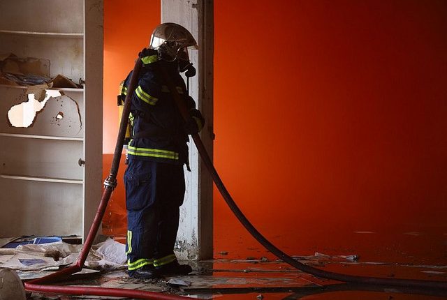 Υπό-έλεγχο-η-πυρκαγιά-στο-εργοστάσιο-ανακυκλώσιμων-υλικών-στο-Αιγάλεω