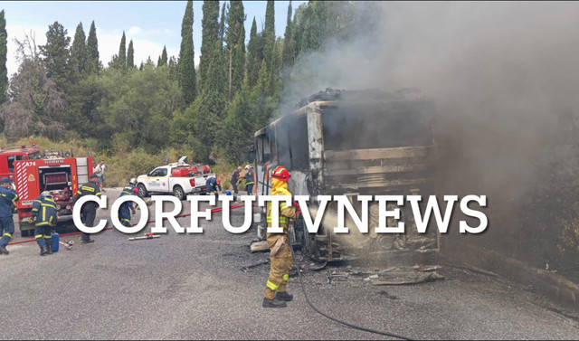 Τυλίχθηκε-στις-φλόγες-τουριστικό-λεωφορείο-με-50-επιβάτες-στην-Κέρκυρα