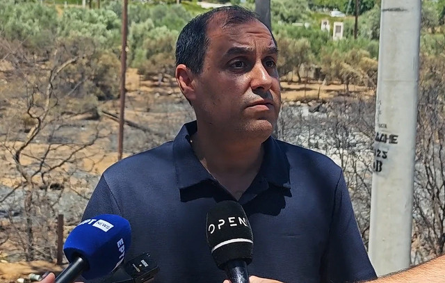 Κατσαφάδος:-Με-ψηφιακά-εργαλεία-και-ταχύτατους-ρυθμούς-η-καταγραφή-των-ζημιών-από-τις-φωτιές-σε-Αχαϊα,-Πρέβεζα-και-Χίο