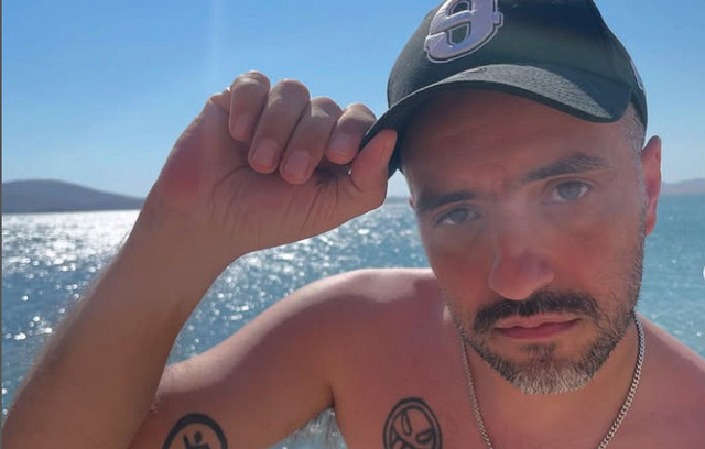 Στιγμές-χαλάρωσης-για-τον-Λεξ-δίπλα-στο-κύμα