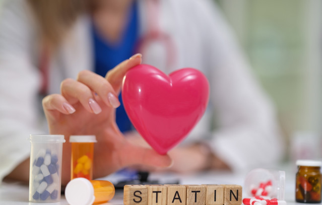 Στατίνες-και-χοληστερόλη:-Όσα-πρέπει-να-ξέρετε-για-την-ασφάλεια-και-την-αποτελεσματικότητά-τους