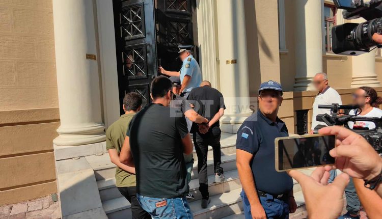 Στα-δικαστήρια-της-Πάτρας-οι-κατηγορούμενοι-για-τη-φωτιά-στα-Συχαινά