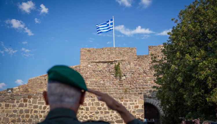 Η-γαλανόλευκη-υψώθηκε-στο-κάστρο-της-Μήθυμνας