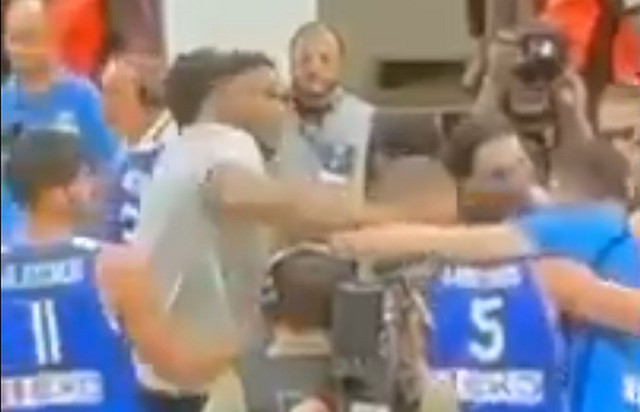 Η-φιλική-σφαλιάρα-του-Γιάννη-Αντετοκούνμπο-στον-Λαρεντζάκη-που-έγινε-viral