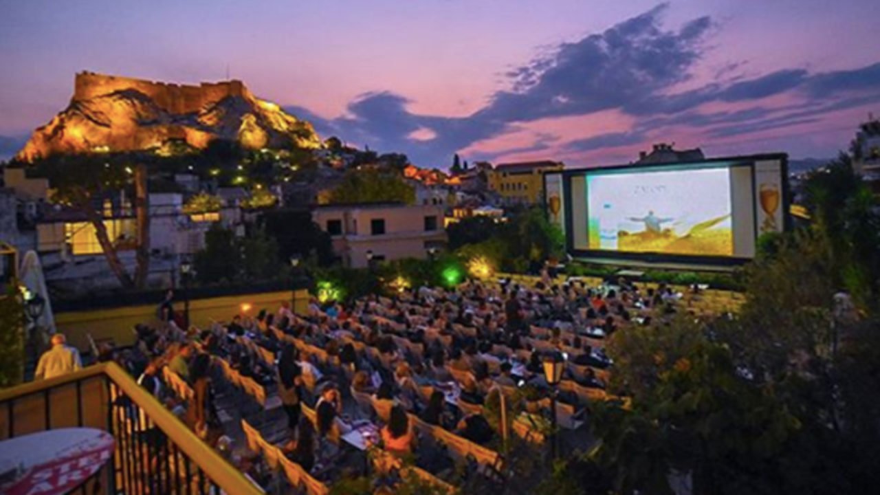 Αύγουστος-στην-Αθήνα:-Προβολές-κάτω-από-τα-αστέρια-και-περιοδικές-εκθέσεις-σε-μουσεία