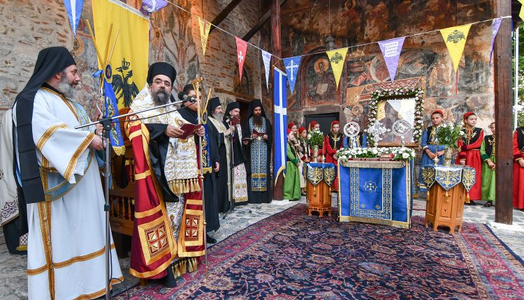Τα-Εγκώμια-της-Θεοτόκου-έψαλλαν-στην-Ιερά-Μονή-Παναγίας-Μαυριωτίσσης