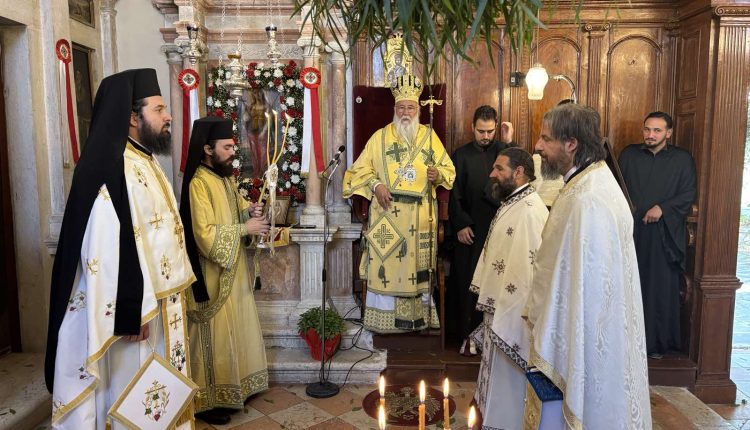Ο-Κερκύρας-Νεκτάριος-στον-Ιερό-Ναό-Αγίας-Βαρβάρας-Σινιών