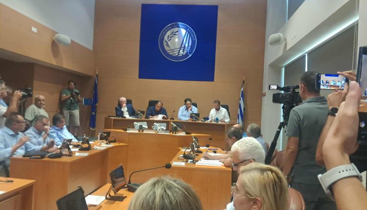 Σε-εξέλιξη-η-σύσκεψη-στην-Περιφέρεια-Δυτικής-Ελλάδας-για-τις-πυρκαγιές-που-έπληξαν-την-περιοχή-(βίντεο)