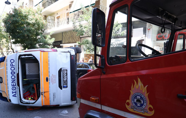 Νεκρός-ο-τραυματίας-που-βρισκόταν-μέσα-στο-ασθενοφόρο-που-ανετράπη-στο-Γουδί