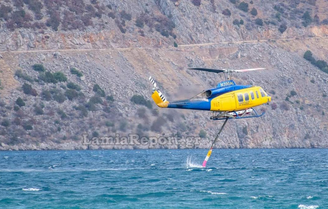 Πρόλαβαν-με-τα-ελικόπτερα-πυρκαγιά-σε-δασική-έκταση-στη-Φωκίδα-–-Ξεκίνησε-από-κεραυνό