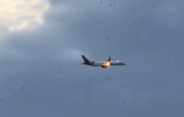 Συγκλονίζουν-οι-επιβάτες-του-αεροσκάφους-που-πήρε-φωτιά-στον-κινητήρα-πάνω-από-την-Κέρκυρα-–-«Έστειλα-μηνύματα-αποχαιρετισμού»