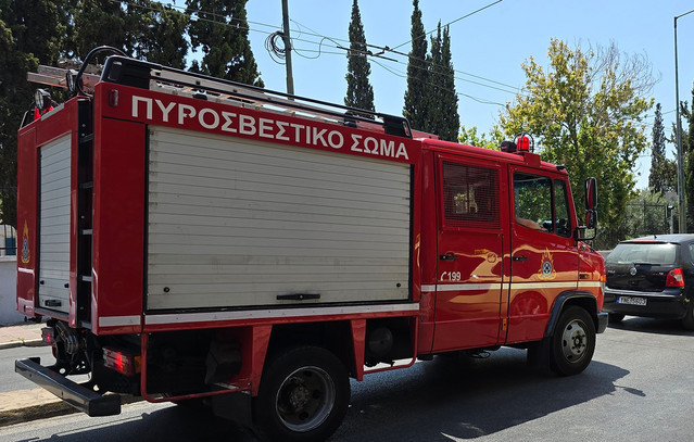 Εκτροπή-πυροσβεστικού-οχήματος-στη-Νέα-Χαλκηδόνα-με-έναν-τραυματία-–-Πού-έχει-διακοπεί-η-κυκλοφορία