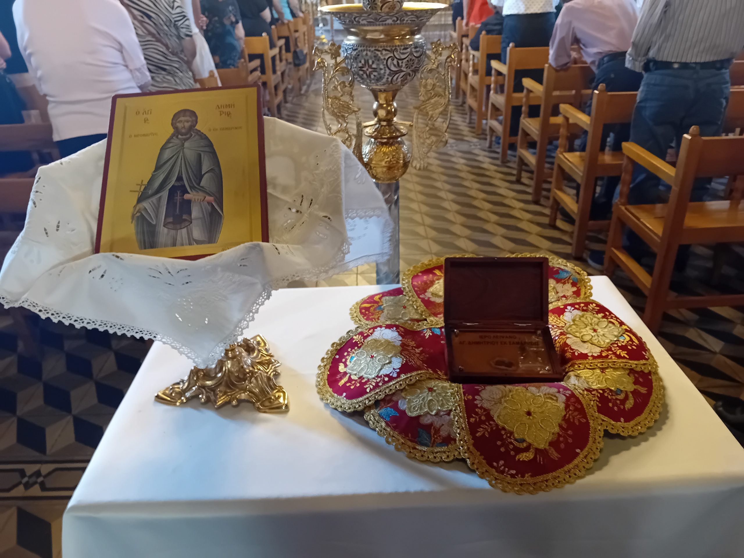 Τεμάχιο-Ιερού-Λειψάνου-Αγίου-Δημητρίου-εκ-Σαμαρίνης-στον-ΙΝ.-Παναγίας-Φανερωμένης-Τρικάλων