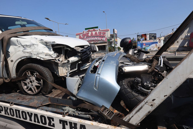 Δεύτερο-θανατηφόρο-τροχαίο-στην-Αττική-–-Σοκαριστικές-φωτογραφίες-από-το-δυστύχημα-στην-Αγία-Παρασκευή