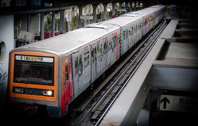 Άτομο-έπεσε-στις-ράγες-στον-σταθμό-Ηρακλείου-του-ΗΣΑΠ