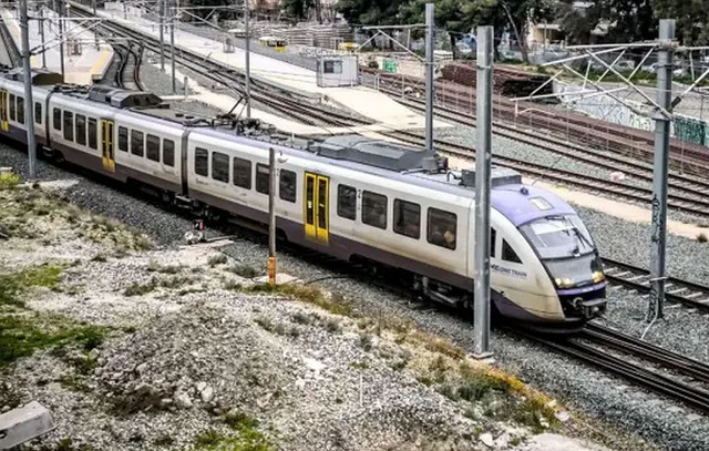 hellenic-train:-Ακινητοποιήθηκε-η-αμαξοστοιχία-303-λόγω-τεχνικού-προβλήματος-στον-σταθμό-Λυγιάς
