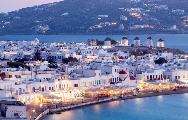 Μύκονος:-Πελάτες-ξενοδοχείου-εκβίαζαν-τον-ιδιοκτήτη-για-να-αποσύρουν-αρνητική-κριτική-–-Καταδικάστηκαν-σε-φυλάκιση