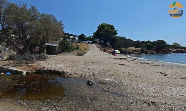 «Βρωμιά-απερίγραπτη,-δεν-μπορείς-να-αναπνεύσεις»-–-Κραυγή-αγωνίας-για-τις-ακαθαρσίες-στην-κεντρική-πλαζ-της-Σαρωνίδας