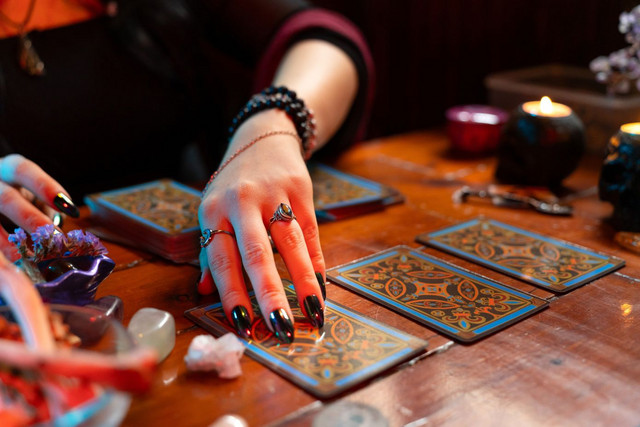 Τα-Ταρώ-και-η-τεχνητή-νοημοσύνη-προβλέπουν-το-μέλλον-των-ομάδων-στη-φετινή-super-league:-Ποια-ομάδα-θα-πάρει-το-Πρωτάθλημα;