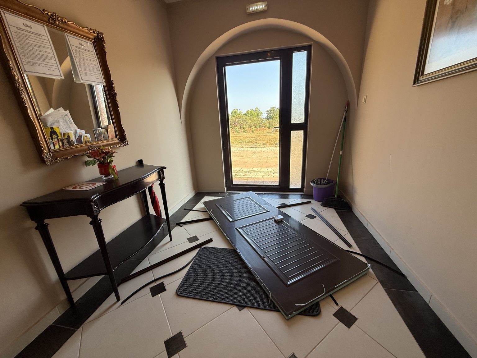 Βανδάλισαν-τον-νοσοκομειακό-ξενώνα-της-Ιεράς-Μητροπόλεως-Κυδωνίας