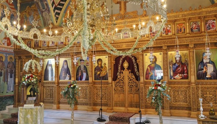 Το-ανακαινισμένο-Καθολικό-της-Ιεράς-Μονής-Αγίου-Κοσμά-Θέρμου-υποδέχεται-τους-προσκυνητές