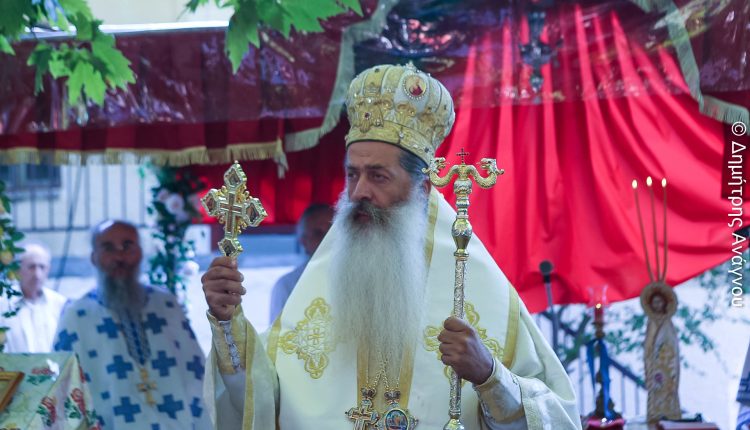 Φθιώτιδος-Συμεών:-«Στην-Παναγία-μπορούμε-να-προσφέρουμε-τα-πάντα-της-ύπαρξής-μας»