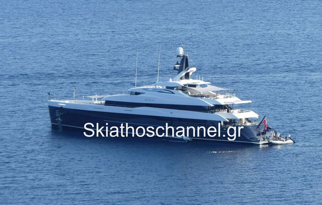 Ο-Ρούπερτ-Μέρντοχ-στη-Σκιάθο-με-την-υπερπολυτελή-θαλαμηγό-του