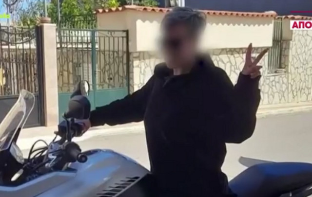 Σκηνές-αρχαίας-τραγωδίας-μετά-το-τροχαίο-στην-Αταλάντη:-Κάλυψαν-τα-μάτια-του-γιου-της-32χρονης-για-να-μην-τη-δει-νεκρή