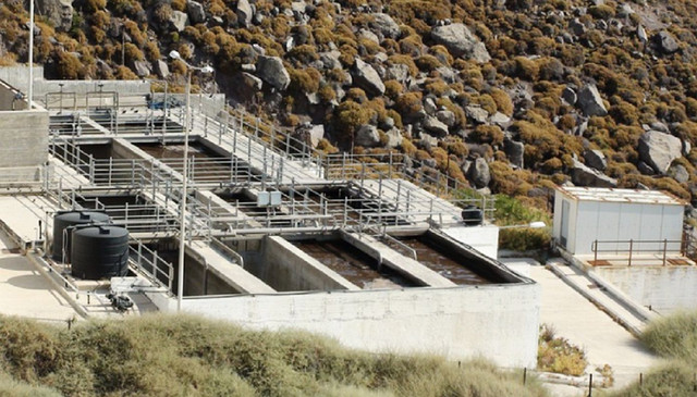 Έντονη-η-δυσοσμία-στην-Πάτμο-–-Μεγάλος-ο-κίνδυνος-για-την-υγεία-των-πολιτών-από-τα λύματα -–-Αποστολή-της-ΕΥΔΑΠ-για-βιολογικό-καθαρισμό