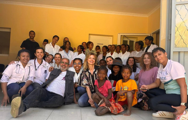 Στη-Νότια-Μαδαγασκάρη-αφήνουν-το-ένα-από-τα-δίδυμα-να-πεθάνει-–-Ο-αγώνας-δύο-Ελλήνων-ενάντια-στη-φρικτή-δεισιδαιμονία