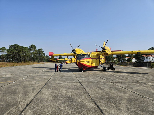Τα-ελληνικά-canadair-που-επιχειρούν-στην-Πορτογαλία