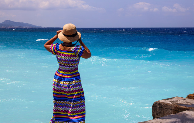 Κάνει-τις-διακοπές-της-και-φεύγει-χωρίς-να-πληρώσει-–-Τρεις-αναφορές-σε-Κύθνο-και-Λαύριο