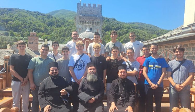 Προσκύνημα-στελεχών-της-κατασκήνωσης-της-Ιεράς-Μητροπόλεως-Σερρών-στο-Άγιον-Όρος
