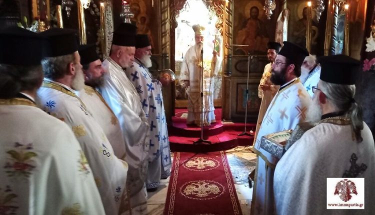 Πλήθος-πιστών-στην-λαμπρή-πανήγυρη-της-Ιεράς-Μονής-Ζερμπίτσης