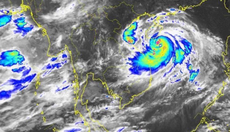 Ισχυρός-τυφώνας-απειλεί-το-Βιετνάμ:-Εκατοντάδες-χιλιάδες-απομακρύνονται-εσπευσμένα