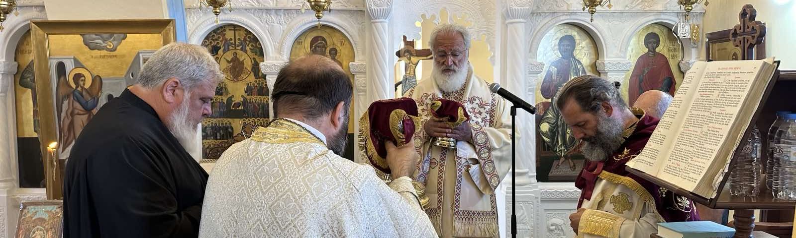 Θεία-Λειτουργία-τέλεσε-ο-Μητροπολίτης-Αρκαλοχωρίου-στον-Κερατόκαμπο-Βιάννου