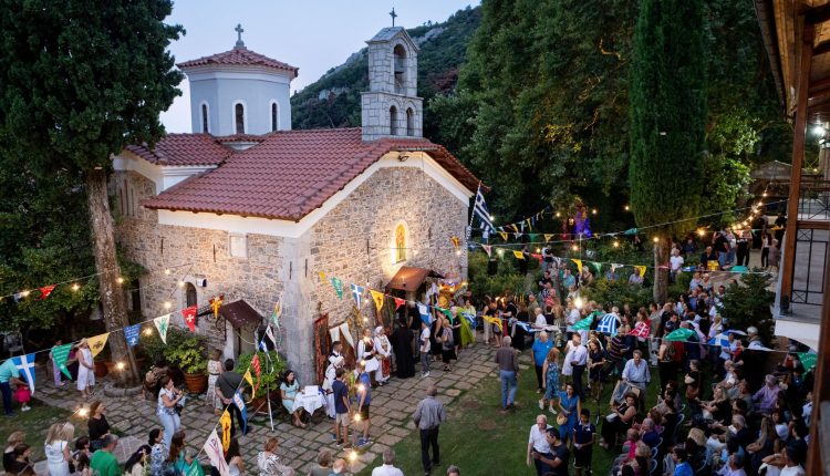 Η-Απόδοση-της-εορτής-της-Κοιμήσεως-της-Θεοτόκου-στη-Μητρόπολη-Θηβών