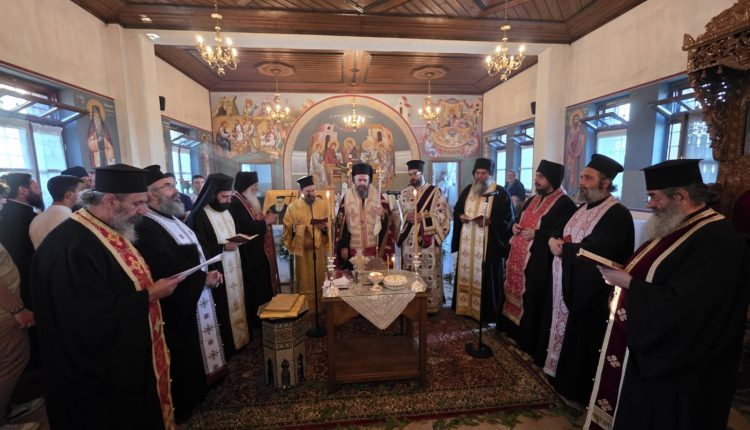 Το-Άρωμα-του-Μαρτυρίου-και-το-Έλαιο-της-Χάριτος-–-Ο-Μητροπολίτης-Φλωρίνης-στην-ΙΜ.-Αγίου-Κοσμά-Άρδασσας