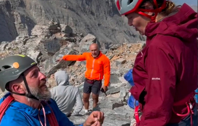 Άνδρας-έκανε-πρόταση-γάμου-στην-κορυφή-του-Ολύμπου-–-Δείτε-το-συγκινητικό-βίντεο