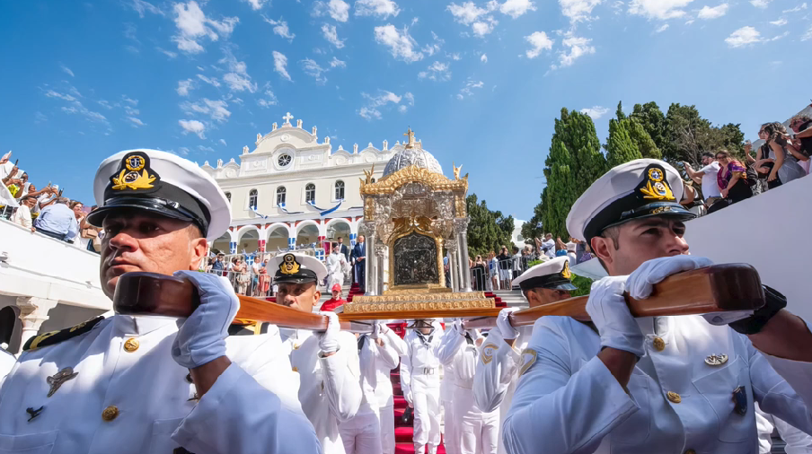 Η-Παναγία-της-Τήνου:-Πίστη-–-Θαύμα-–-Παράδοση