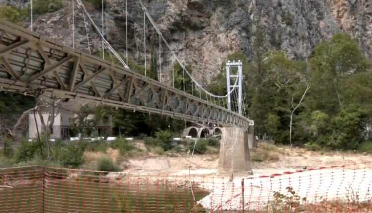 Δύο-χρόνια-μετά-τον-«Ντάνιελ»-οι-πληγές-στα-Τέμπη-παραμένουν-–-Η-εκκλησία-της-Αγίας-Παρασκευής-ξαναλειτουργεί