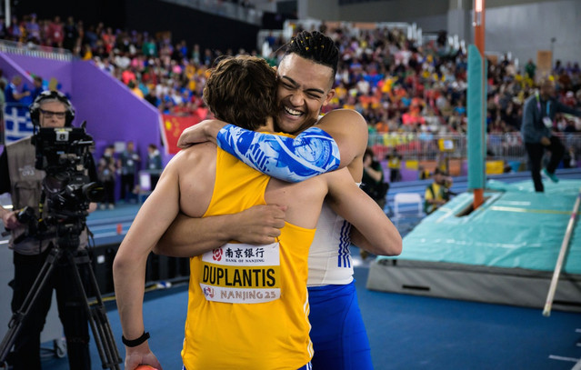 Αποθέωσε-Καραλή-ο-Ντουπλάντις:-Δεν-αποκλείω-να-κάνει-παγκόσμιο-ρεκόρ,-κάνει-τρελά-άλματα