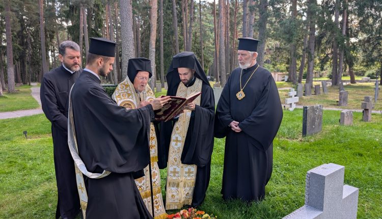 Πατριαρχικό-τρισάγιο-στον-τάφο-του-μακαριστού-Μητροπολίτου-πρώην-Αμασείας-Παύλου
