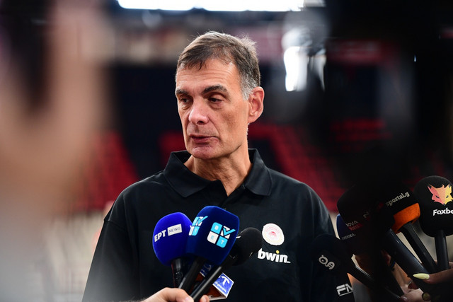 Μπαρτζώκας-για-ενίσχυση-του-Ολυμπιακού:-Δεν-θα-πάρουμε-παίκτη-επειδή-πιέζουν-στα-social-media