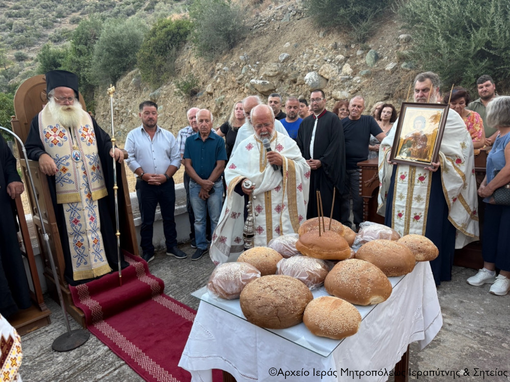 Αρχιερατικός-Εσπερινός-Αγίου-Φανουρίου-στον-ομώνυμο-Ιερό-Ναό-της-Ενορίας-Σταυροχωρίου-Ιεράπετρας