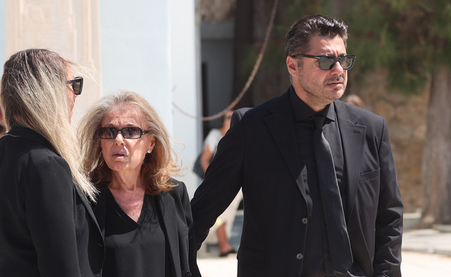 «Αυτό-ήταν-–-Ήταν-όλοι-εκεί-για-σένα»:-Η-συγκινητική-ανάρτηση-του-Λάμπρου-Κωνσταντάρα-μετά-την-κηδεία-του-πατέρα-του